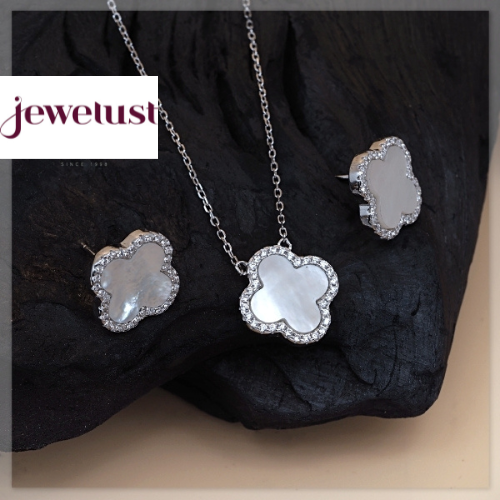 Clover Pearl Pendant Set